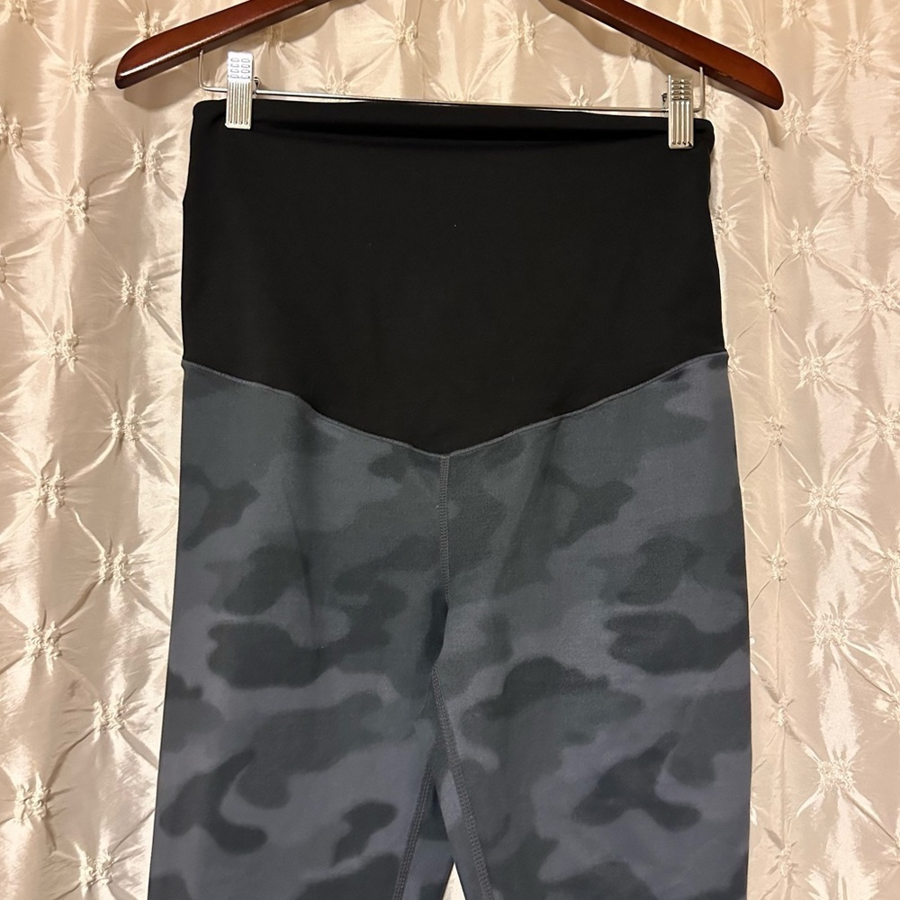 Zella Live In Maternity 7/8 Legging Gray Camo Over the Belly Comfy Sporty - Picture 3 of 11